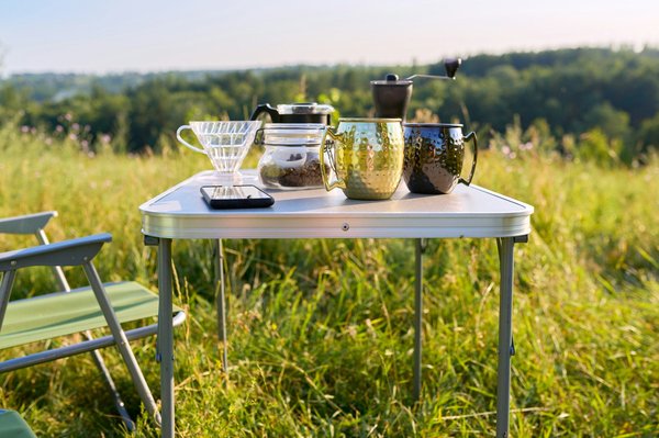 Table pliante camping : l'alliée idéale pour vos aventures en plein air